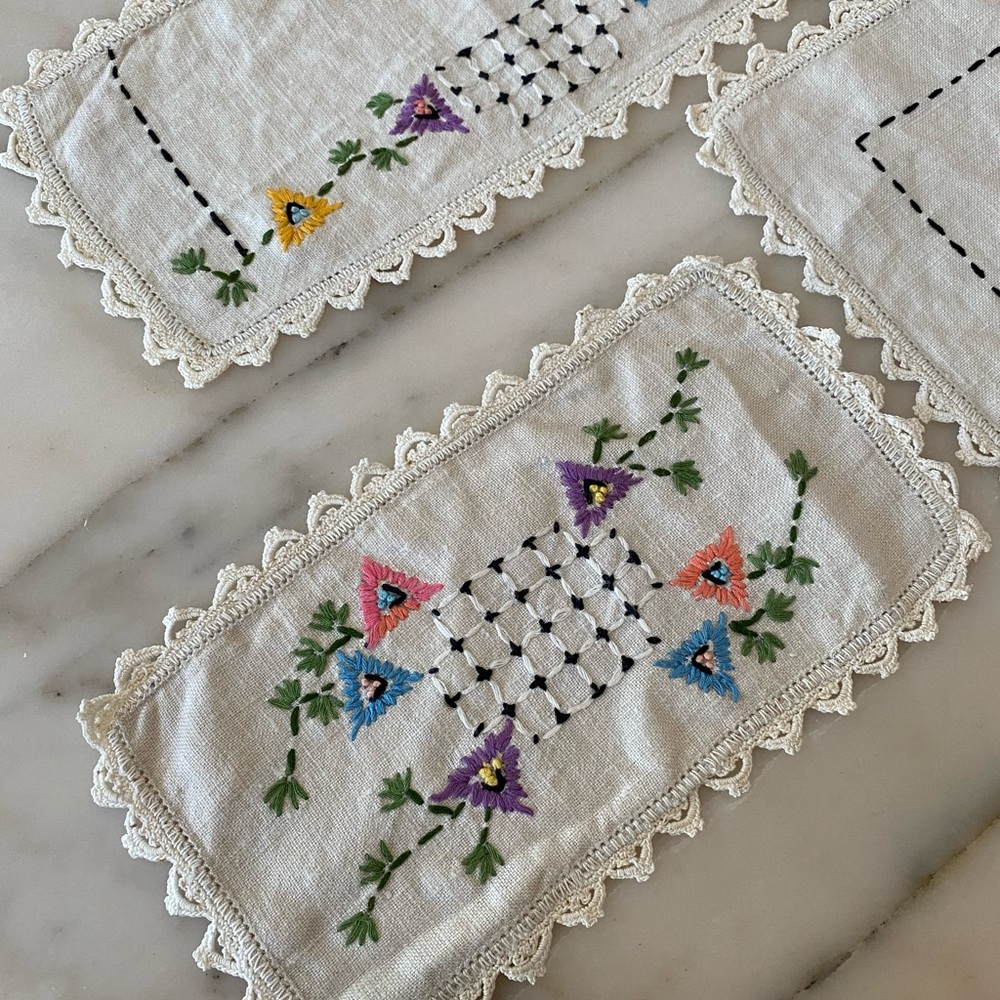 Embroidered Lace Doilies Set - Picture 4 of 6